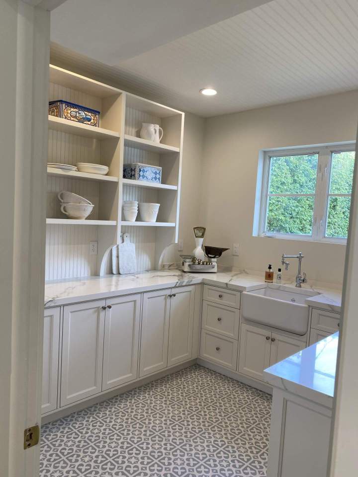 Transform Your Closet into a Luxurious, Organized Oasis.